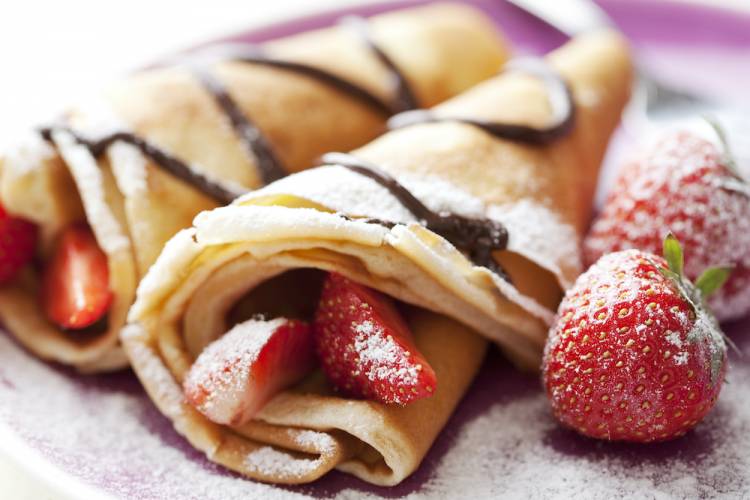 crepes with strawberries